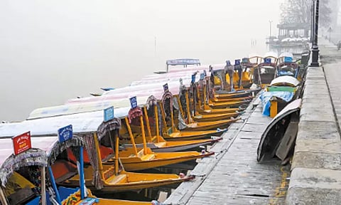 காஷ்மீரில் வாட்டி வதைக்கும் குளிர்; 18 ஆண்டுகளில் இல்லாத அளவுக்கு ஸ்ரீநகரில் வெப்பநிலை சரிவு
