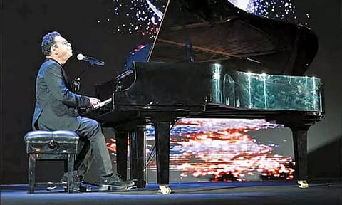 அமீரக தேசிய தினம்: இசை நிகழ்ச்சியில் அமீரகத்திற்கான சிறப்பு பாடலை வெளியிட்ட ஏ.ஆர்.ரகுமான்