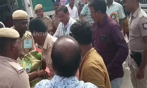 கும்பகோணம்: குடமுழுக்கு விழாவில் கூட்ட நெரிசல் - 6 பேர் மயக்கமடைந்ததால் பரபரப்பு