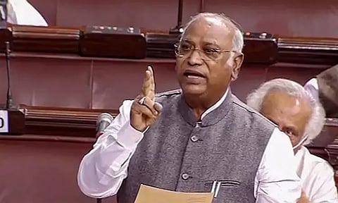மாநிலங்களவையில் ஜெகதீப் தன்கர் விவகாரத்தை எழுப்பிய கார்கே: பாஜக எம்.பி.க்கள் கடும் எதிர்ப்பு