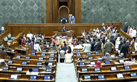 எஸ்.ஐ.ஆர். விவகாரம்; எதிர்க்கட்சிகள் அமளியால் இரு அவைகளும் 2 மணி வரை ஒத்தி வைப்பு