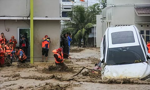 ஆசியாவை தாக்கிய 2 சூறாவளி புயல்கள்; 1,200 பேரை பலி வாங்கிய நடப்பு ஆண்டின் துயர்