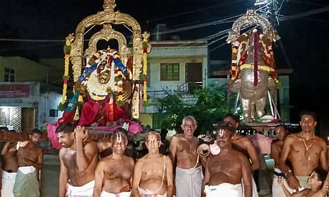 ஆழ்வார்திருநகரி ஆதிநாதர் ஆழ்வார் கோவிலில் கைசிக கருடசேவை