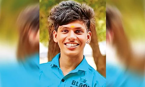 கல்வி உதவித்தொகையில் வாங்கிய ஆடு இறந்த சோகத்தில் மாணவன் எடுத்த விபரீத முடிவு