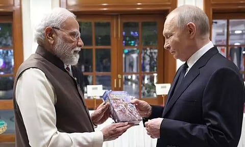 புதினுக்கு பகவத் கீதையை பரிசளித்த பிரதமர் மோடி