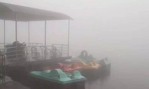 ஏற்காடு மலைப்பகுதியில் நிலவிய மூடுபனி - வாகன ஓட்டிகள் அவதி