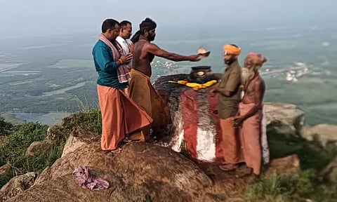 மருந்துவாழ்மலை உச்சியில் 5 நாட்களாக எரிந்த "மகா தீபம்" நிறைவு பெற்றது