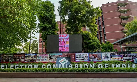 எஸ்.ஐ.ஆர். பணி: வாக்காளர் பட்டியல் பார்வையாளர்களை நியமித்தது தேர்தல் ஆணையம்