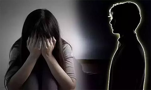 10ம் வகுப்பு படிக்கும் மாணவி கர்ப்பம்: காரணம் முதியவரா? சிறுவனா?