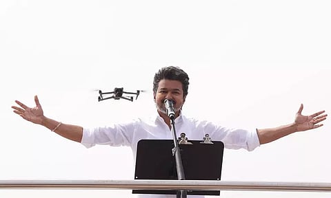 தமிழக அரசியல் கட்சி வரலாற்றிலேயே முதல்முறையாக.. கியூ.ஆர் குறியீட்டுடன் அடையாள அட்டை