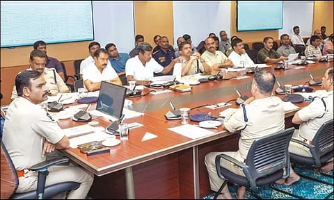 திருப்பதியில் வைகுண்ட ஏகாதசி சிறப்பு தரிசன ஏற்பாடுகள்.. உயர் அதிகாரிகள் ஆலோசனை கூட்டம்