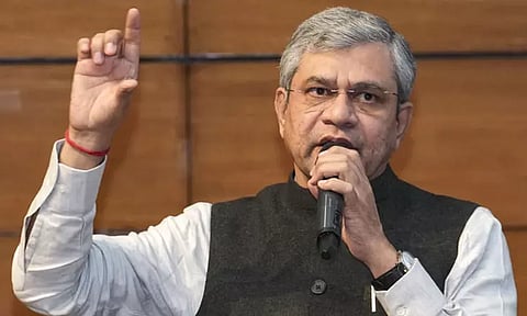 ரெயிலில் மூத்த குடிமக்களுக்கு மீண்டும் கட்டண சலுகையா? மத்திய மந்திரி அளித்த பதில்