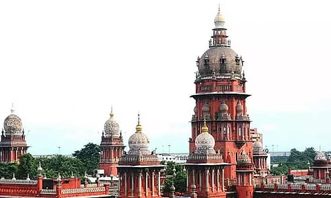 மணல் கொள்ளையை தடுக்க எடுக்கப்பட்ட நடவடிக்கைகள் - அறிக்கை தாக்கல் செய்ய ஐகோர்ட்டு உத்தரவு