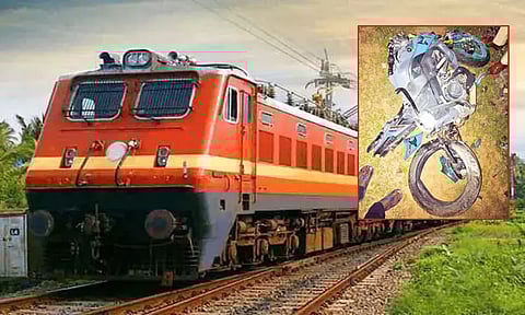 மூடி இருந்த கேட்டை கடந்தபோது பைக் மீது மோதிய ரெயில்.. ராமநாதபுரம் அருகே பரபரப்பு