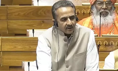 5 ஆண்டுகளில் குடியுரிமையை துறந்த 9 லட்சம் இந்தியர்கள்; நாடாளுமன்றத்தில் தகவல்