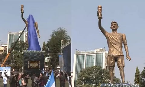 பிரபல கால்பந்து வீரர் லயோனல் மெஸ்சியின் 70 அடி உயர சிலை திறப்பு; ரசிகர்கள் உற்சாக கோஷம்