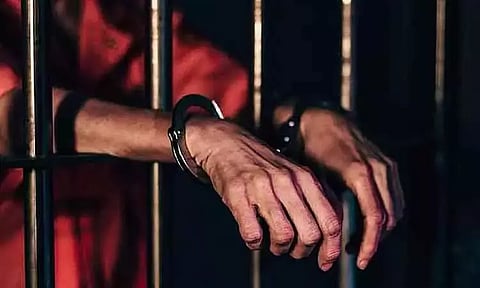 2 சிறுமிகள் பாலியல் வன்கொடுமை: லிப்ட் ஆபரேட்டருக்கு 14 ஆண்டுகள் சிறை