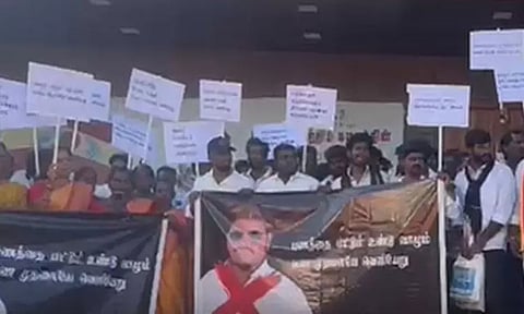 பனையூரில் உள்ள தவெக அலுவலகத்தில் நிர்வாகிகள் போராட்டம்