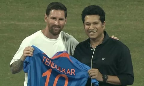 கிரிக்கெட் ஜாம்பவானை சந்தித்த கால்பந்து ஜாம்பவான்