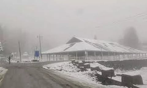 காஷ்மீரில் கடும் பனிப்பொழிவு - மக்கள் அவதி