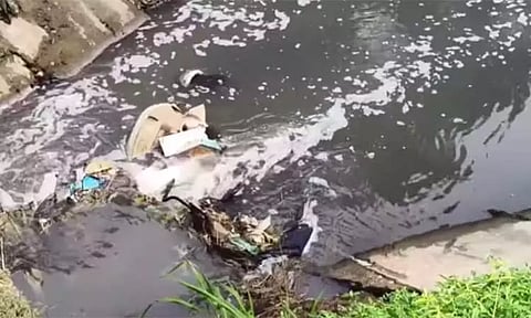 கும்பகோணம்: நாட்டாற்றில் கலக்கும் கழிவுநீர் - 80 கிராமங்களின் குடிநீர் ஆதாரம் பாதிப்பு