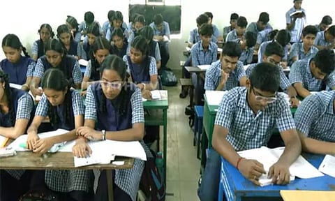 பள்ளி மாணவர்களுக்கு 12 நாட்கள் அரையாண்டு விடுமுறை - தமிழக பள்ளிக்கல்வித்துறை அறிவிப்பு