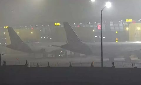 கடும் பனிமூட்டம்: டெல்லியில் 228 விமானங்கள் ரத்து