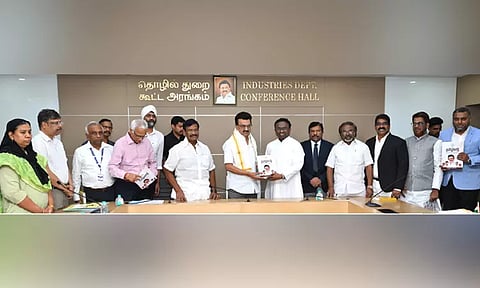 தமிழ்நாடு சிறுபான்மையினர் ஆணையம் சார்பில் 38 மாவட்ட கள ஆய்வு அறிக்கை: மு.க.ஸ்டாலினிடம் வழங்கல்