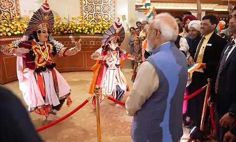 ஓமனில் உற்சாக வரவேற்பு... வர்த்தகம், முதலீடு, எரிசக்தி துறையில் சுல்தானுடன் பிரதமர் மோடி பேச்சுவார்த்தை