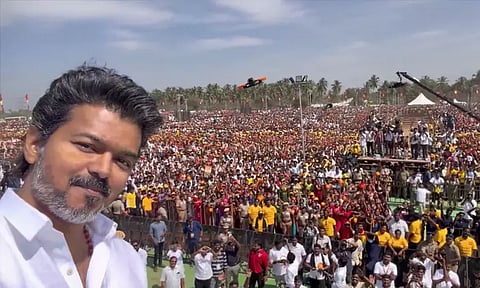 ஈரோடு பொதுக்கூட்டத்தில் தொண்டர்களுடன் எடுத்த செல்பி வீடியோவை வெளியிட்ட விஜய்