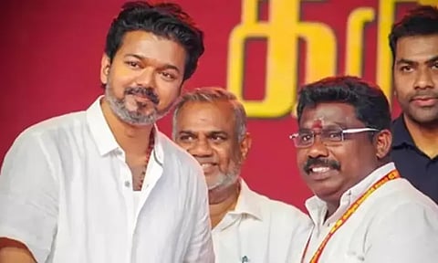 மகளிர் அணி நிர்வாகியிடம் அத்துமீறியதாக புகார்: தவெக நாமக்கல் கிழக்கு மாவட்ட செயலாளர் நீக்கம்