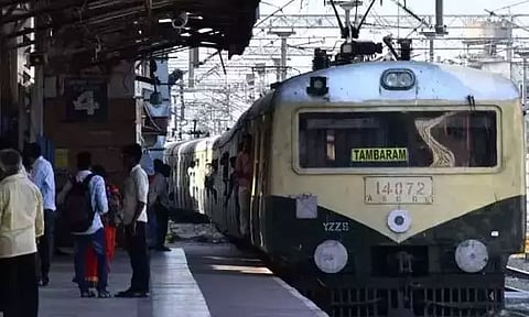 புறநகர் மின்சார ரெயில் சீசன் டிக்கெட் கட்டணம் உயர்வா? - ரெயில்வே விளக்கம்