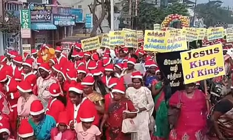 நெல்லையில் பண்டிகைக் கால கொண்டாட்டம்; கிறிஸ்துமஸ் தாத்தா வேடம் அணிந்து நூற்றுக்கணக்கானோர் பேரணி