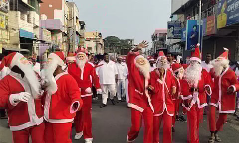 பொன்னேரியில் கிறிஸ்துமஸ் ஊர்வலம்