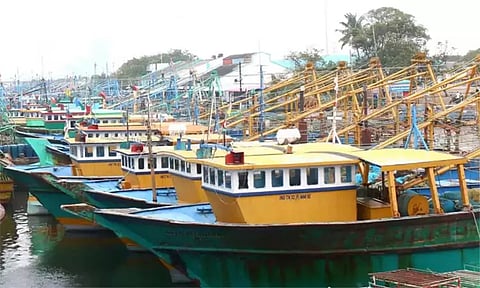 கிறிஸ்துமஸ் விடுமுறை: தூத்துக்குடியில் மீனவர்கள் கடலுக்கு செல்லவில்லை