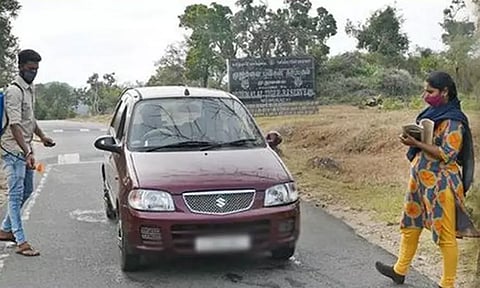 பறவை காய்ச்சல் எதிரொலி: தமிழ்நாட்டின் எல்லையோர மாவட்டங்களில் தீவிர கண்காணிப்பு