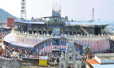 விடுமுறை தினம்: திருத்தணி முருகன் கோவிலில் குவிந்த பக்தர்கள்