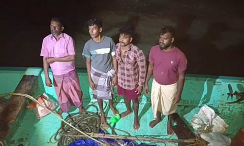 இலங்கை சிறையில் இருந்து விடுதலை செய்யப்பட்ட தமிழக மீனவர்கள் 4 பேர் தாயகம் திரும்பினர்