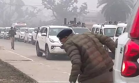 பீகார் முதல்-மந்திரியின் பாதுகாப்பு வாகனம் மோதி போலீஸ் அதிகாரி காயம்