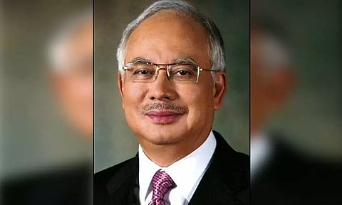 ஊழல் வழக்கில் மலேசியாவின் முன்னாள் பிரதமருக்கு 15 ஆண்டுகள் சிறை