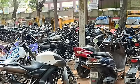 கன்னியாகுமரி: கிறிஸ்துமஸ் கொண்டாட்டத்தில் போக்குவரத்து விதிமீறல்- 156 பைக்குகள் பறிமுதல்