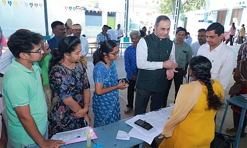 தூத்துக்குடியில் வாக்காளர் சேர்ப்பு முகாம்: கண்காணிப்பு அலுவலர் விஜய் நெக்ரா ஆய்வு