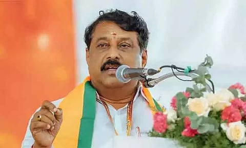 பல் மருத்துவர்களின் எதிர்காலத்தைப் பாழாக்கும் திமுக அரசு - நயினார் நாகேந்திரன்