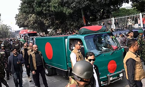 வங்காளதேச முன்னாள் பிரதமர் உடல் அடக்கம்; ஆயிரக்கணக்கானோர் பங்கேற்பு