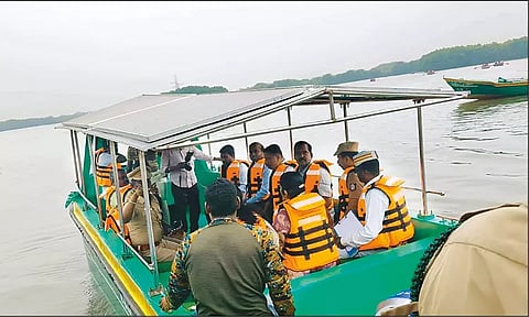 தமிழ்நாட்டில் முதல் முறையாக சோலார் மூலம் இயங்கும் படகு சேவை தொடக்கம்