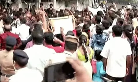 சென்னையில் 7-வது நாளாக போராட்டத்தில் ஈடுபட்ட இடைநிலை ஆசிரியர்கள் கைது