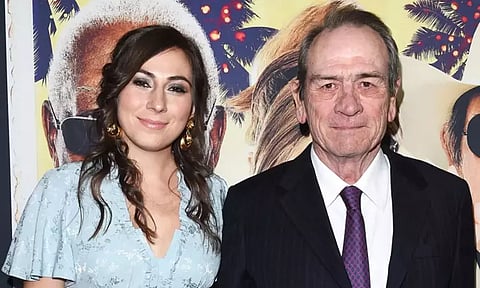 ஓட்டலில் மர்மமான முறையில் இறந்து கிடந்த ஹாலிவுட் நடிகரின் மகள்