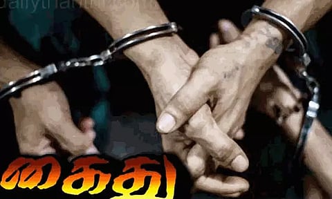 தூத்துக்குடியில் லாரி டிரைவருக்கு அரிவாள் வெட்டு: 3 வாலிபர்கள் கைது