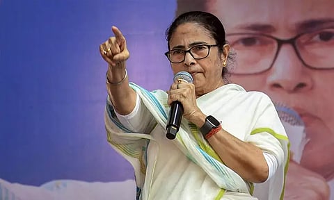 எஸ்.ஐ.ஆர். பணிகளில் தவறான பயன்பாடு; தேர்தல் ஆணையாளருக்கு மம்தா பானர்ஜி கடிதம்