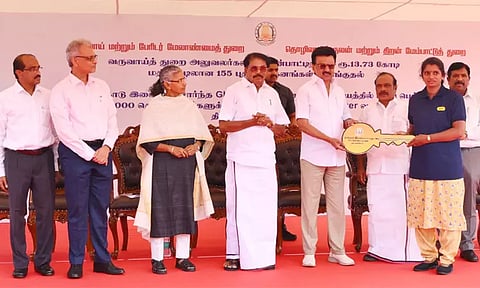 100 தொழிலாளர்களுக்கு மானிய விலையில் இ-ஸ்கூட்டர் வழங்கும் திட்டம்: முதல்-அமைச்சர் மு.க. ஸ்டாலின் தொடங்கி வைத்தார்